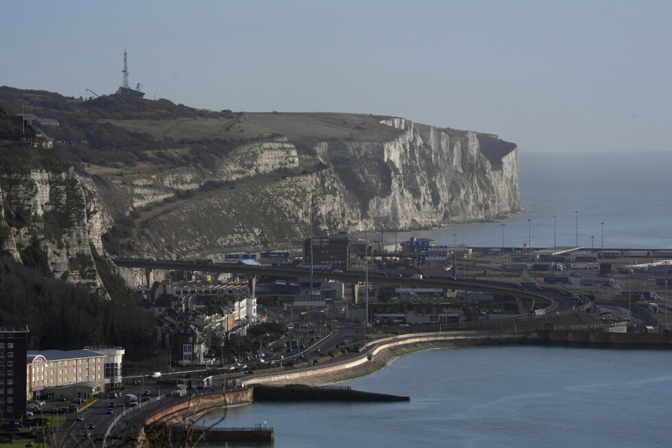 Masked men block traffic to UK’s port of Dover in apparent anti-immigrant protest