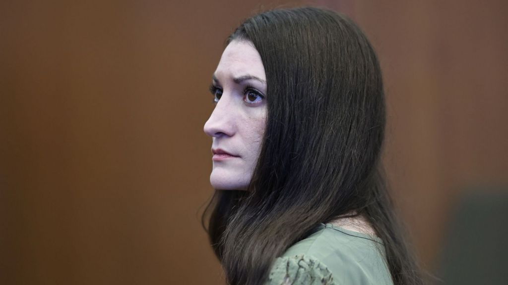 The moment judge declares a mistrial in Lindsay Clancy case
