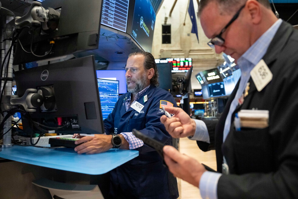 Wall Street rises as tech stocks climb and oil prices, bond yields hold relatively steady