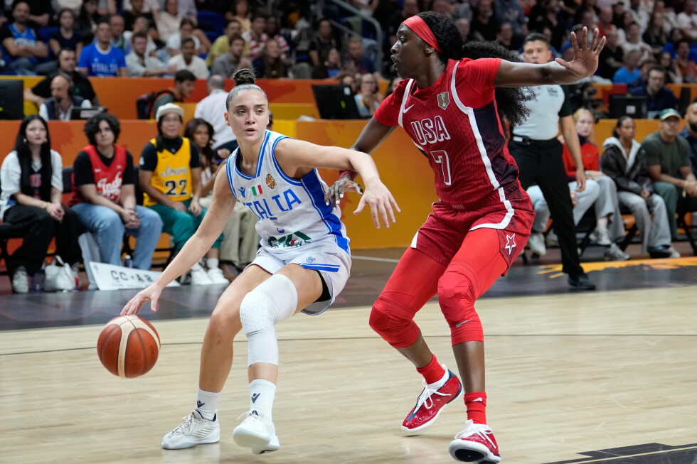 Jackie Young leads a gritty US escape in a tight 55-52 women’s World Cup win over Italy